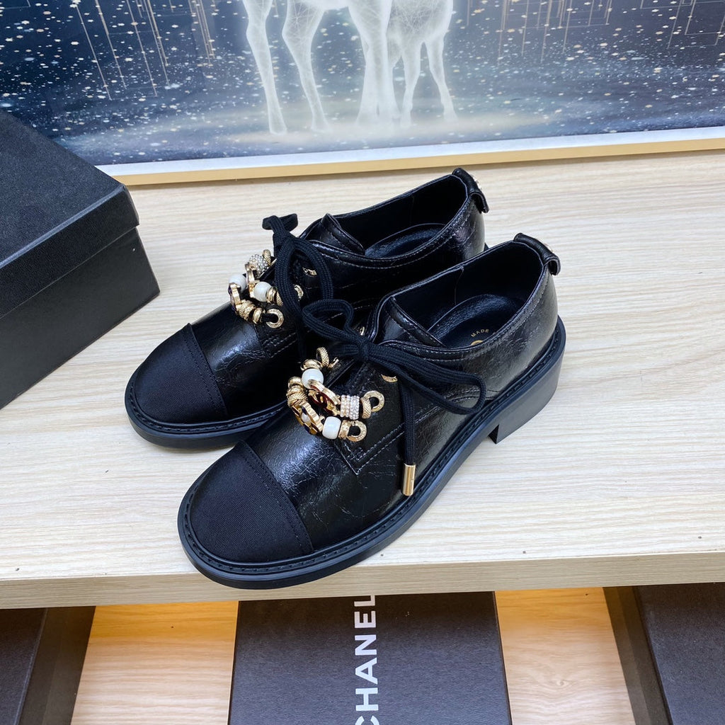 CC COMBAT OXFORD SHOES IN BLACK WRINKLED CALFSKIN AND GROSGRAIN WITH FAUX PEARL