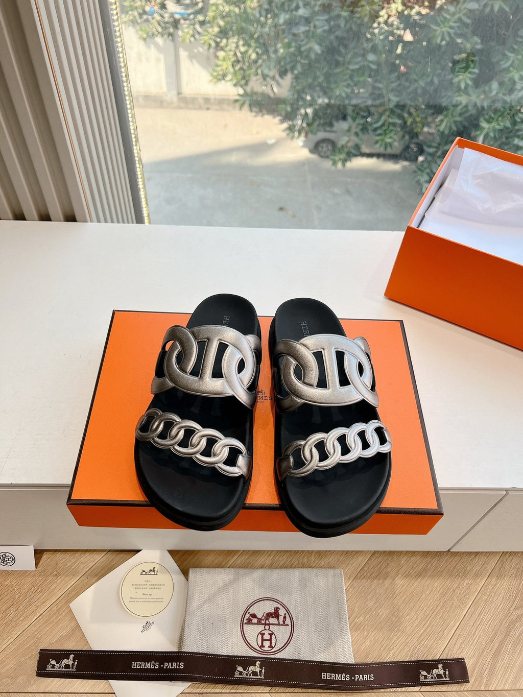 EXTRA SANDAL IN SILVER CALFSKIN