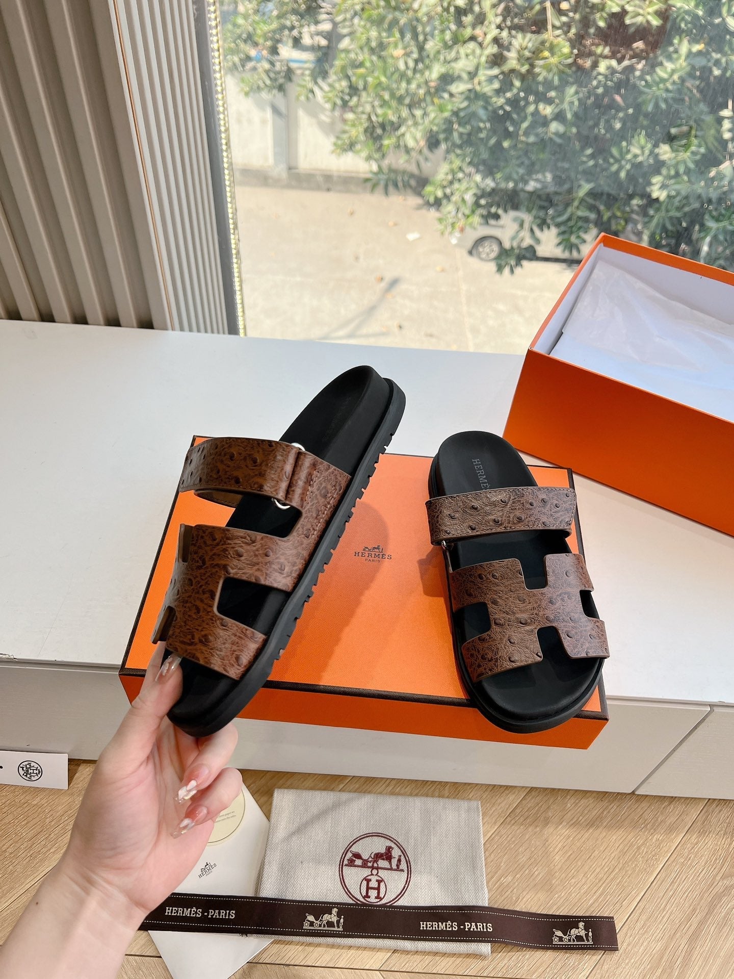CHYPRE SANDAL IN CHOCOLATE BROWN GRAINED CALFSKIN