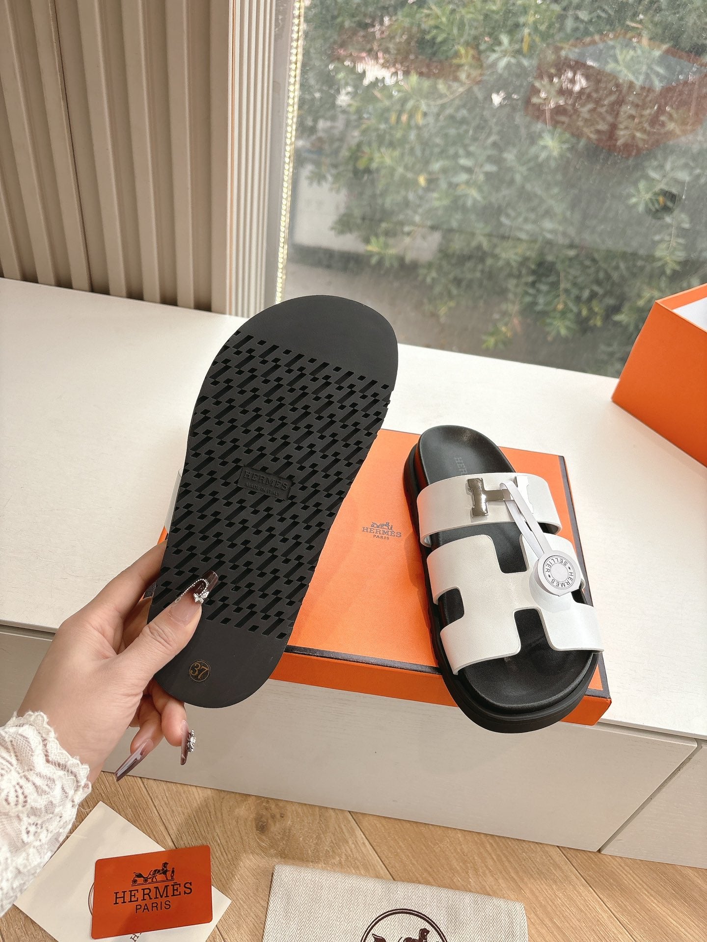 CHYPRE SANDAL IN WHITE CALFSKIN