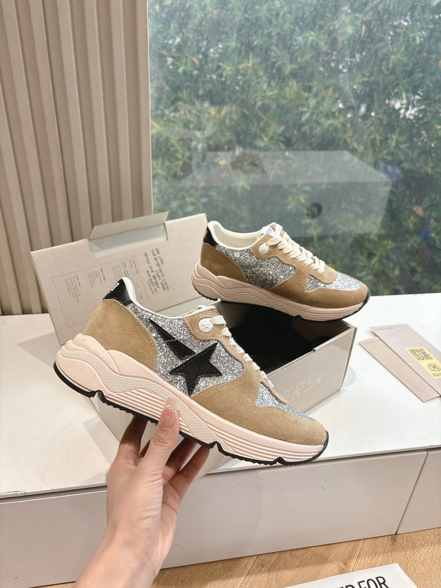 RUNNING SOLE SNEAKERS IN SILVER GLITTER AND PECAN PIE SUEDE BLACK CALFSKIN STAR