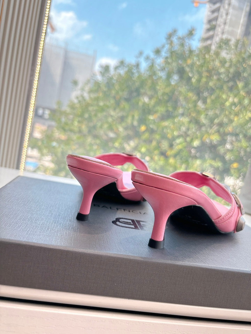 CAGOLE MID-HEEL MULES IN SHOCKING PINK CALFSKIN