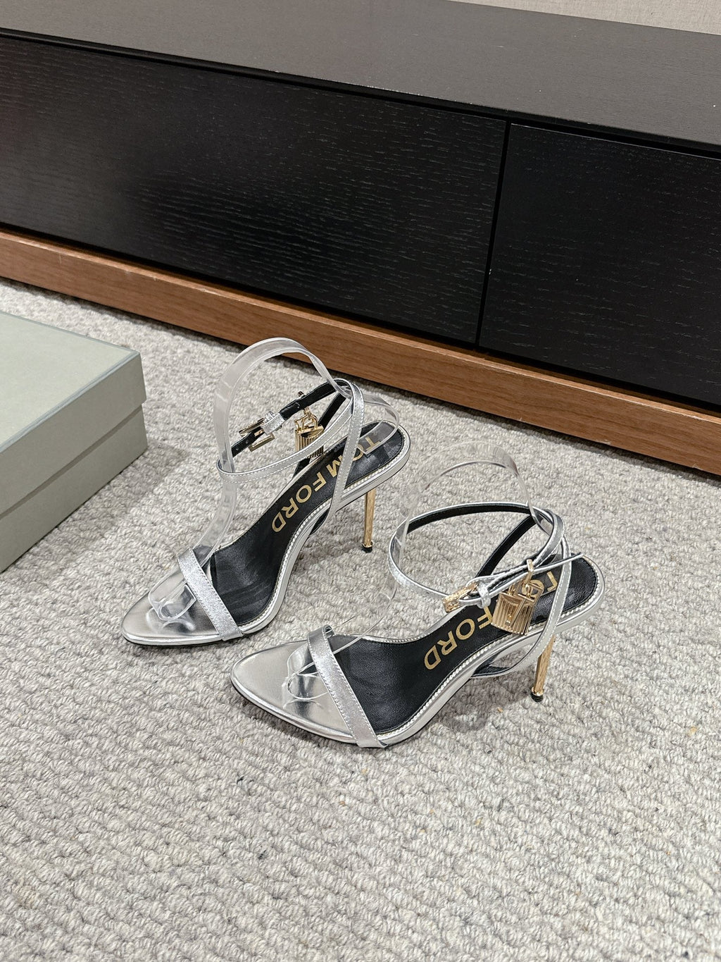 PADLOCK POINTY NAKED SANDAL 85 MM IN SILVER CALFSKIN
