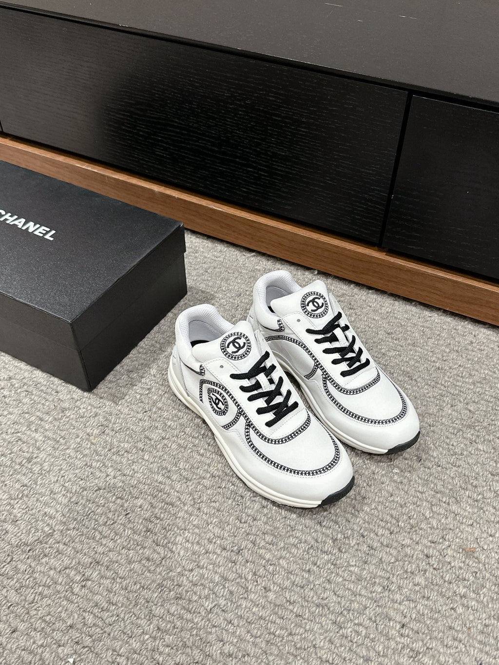 CLASSIC TRAINER IN WHITE MIX BLACK FABRIC
