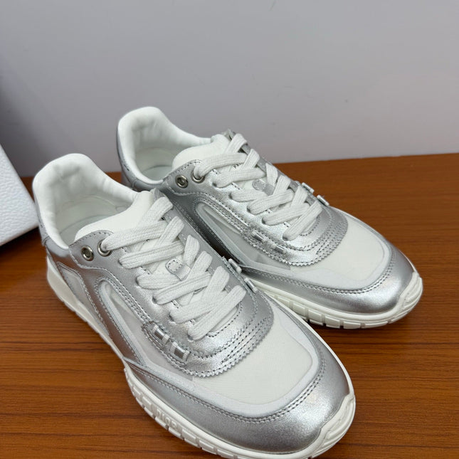 DIOR 26S SNEAKERS IN WHITE AND SILVER CALFSKIN AND MESH