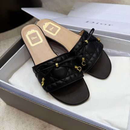 DIOR 26S DWAY CANNAGE SLIDE IN BLACK LAMBSKIN