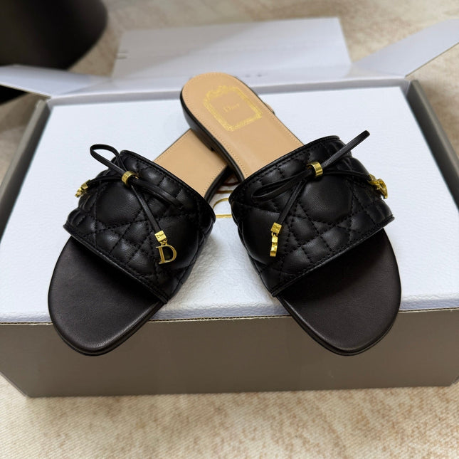 DIOR 26S DWAY CANNAGE SLIDE IN BLACK LAMBSKIN