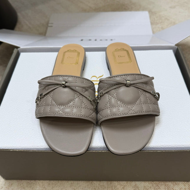 DIOR 26S DWAY CANNAGE SLIDE IN MUSHROOM GREY LAMBSKIN