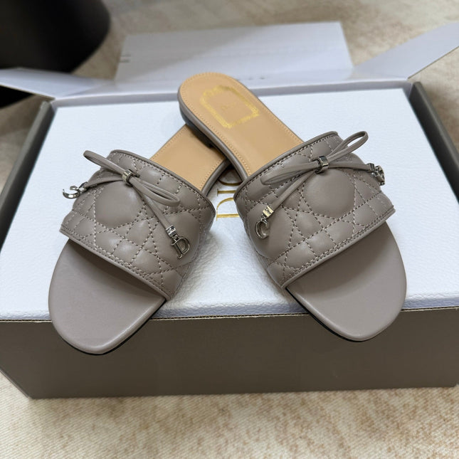 DIOR 26S DWAY CANNAGE SLIDE IN MUSHROOM GREY LAMBSKIN