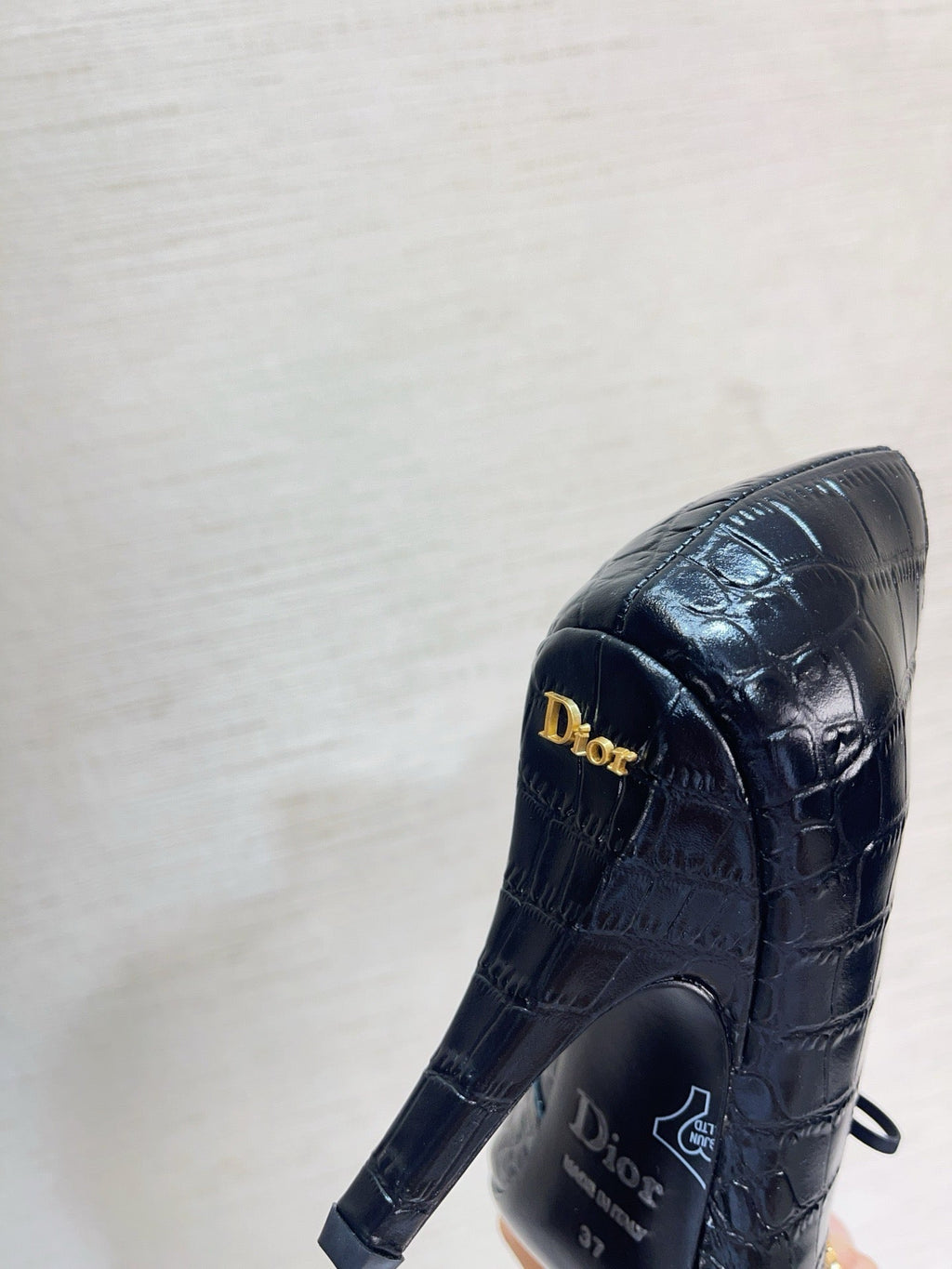 DIOR 26S HIGH HEELS IN BLACK CROC-EMBOSSED CALFSKIN WITH CHARMS