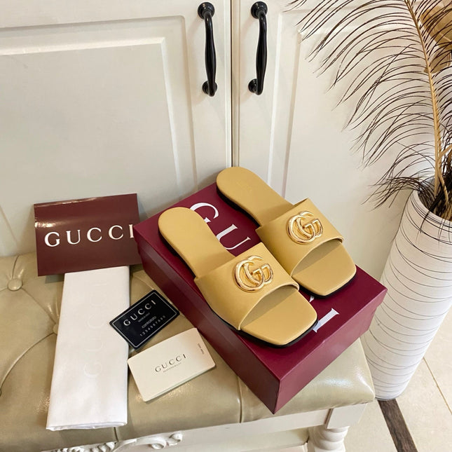 GUCCI 26S SLIDES IN DARK BEIGE CALFSKIN