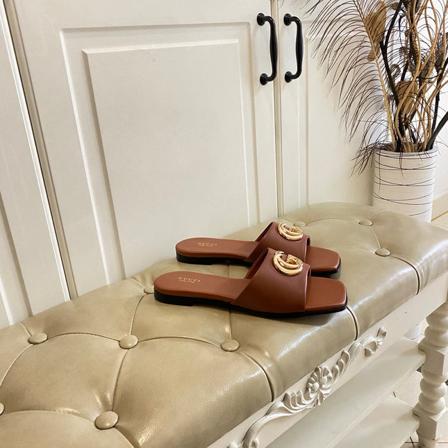 GUCCI 26S SLIDES IN BROWN CALFSKIN