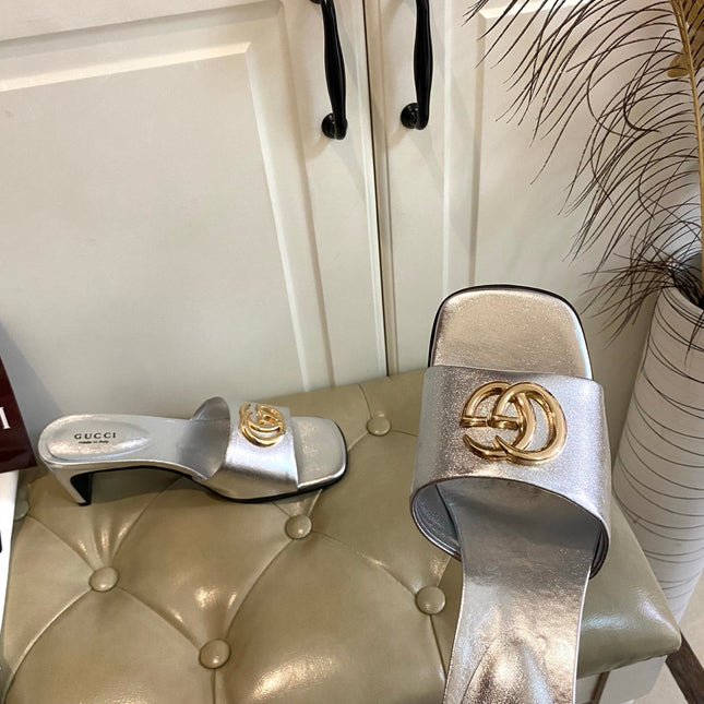 GUCCI 26S HIGH-HEELED SANDALS IN SILVER CALFSKIN WITH GOLD HARDWARE