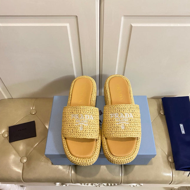 PRADA 26S SLIDE SANDALS IN BEIGE LOGO RAFFIA