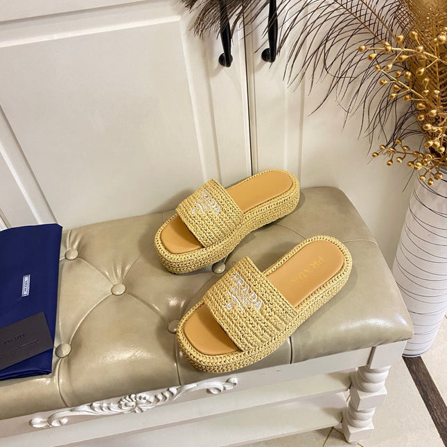PRADA 26S SLIDE SANDALS IN BEIGE LOGO RAFFIA
