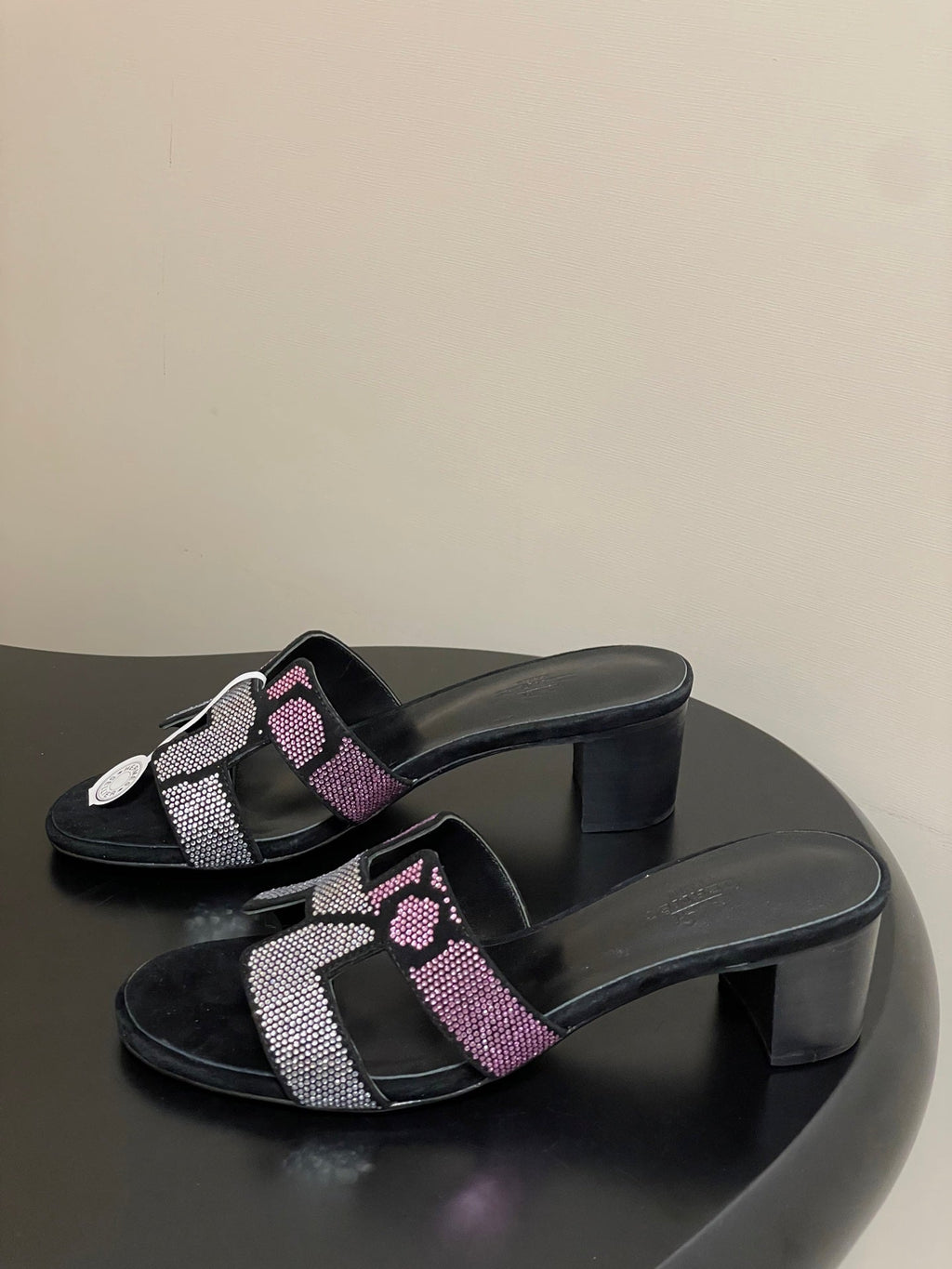 HM 25S ORAN HIGH‑HEEL SANDAL 50 MM IN BLACK LAMBSKIN WITH WHITE MIX PINK STONE DETAILS