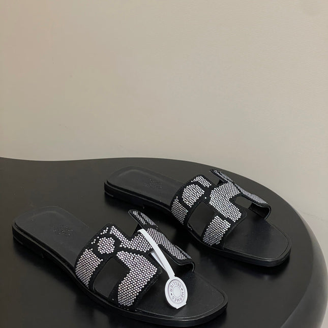 HM 25S ORAN SANDAL IN BLACK LAMBSKIN WITH WHITE STONE DETAILS