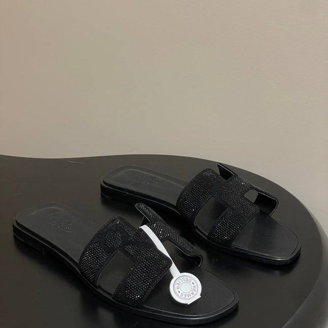 HM 25S ORAN SANDAL IN BLACK LAMBSKIN WITH STONE DETAILS