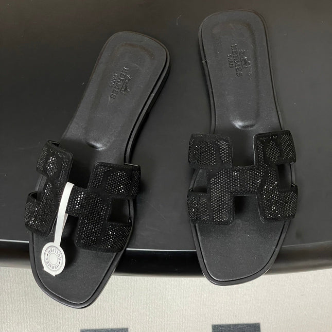 HM 25S ORAN SANDAL IN BLACK LAMBSKIN WITH STONE DETAILS