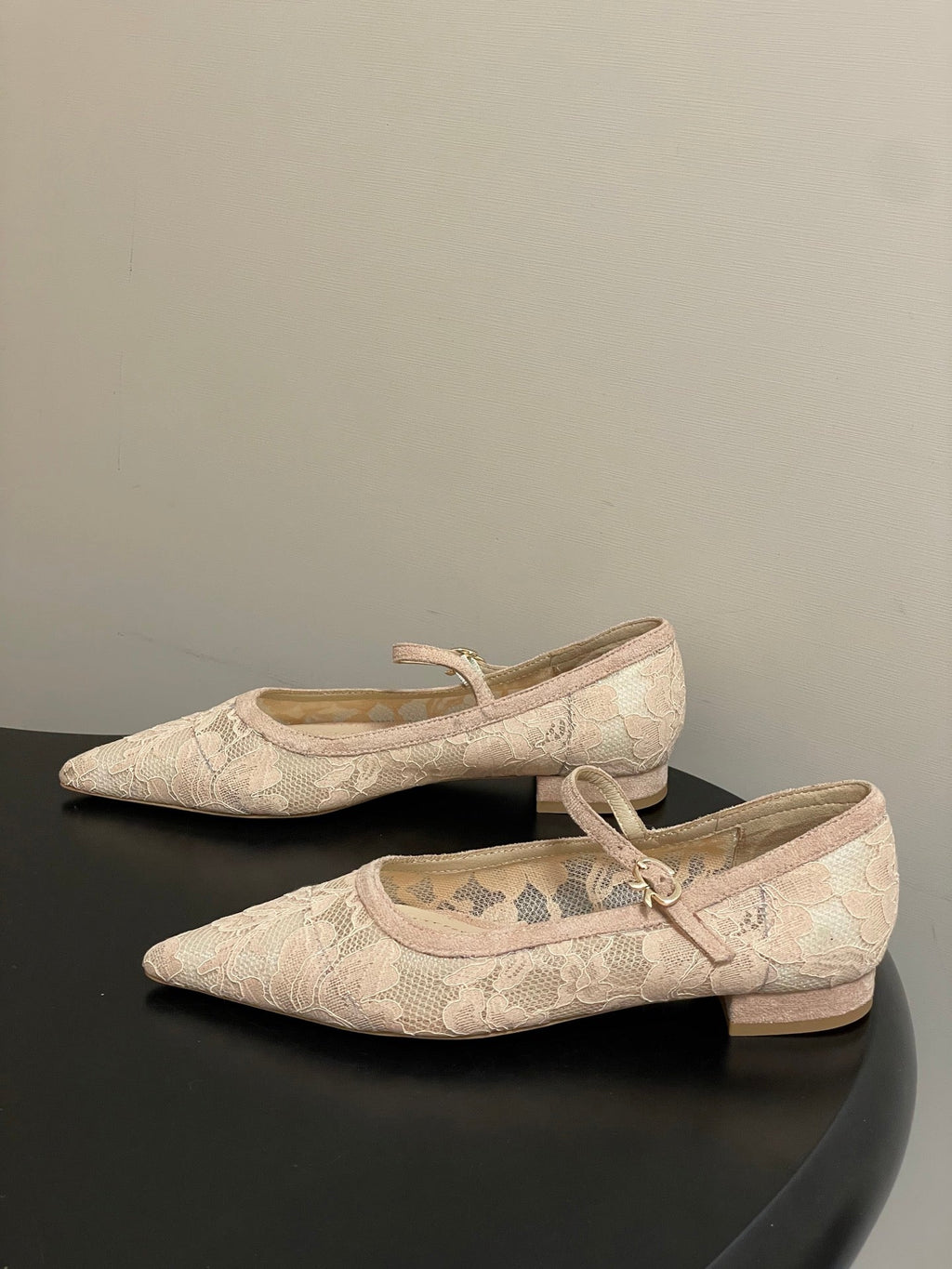 GIANVITO ROSSI 26S MARY JANE IN NUDE LACE