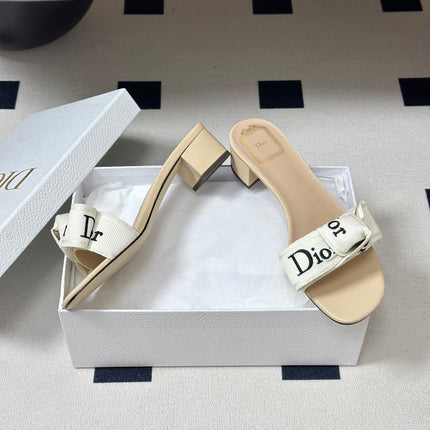 DIOR 26S J'ADIOR HEELED SLIDE 35MM IN BEIGE AND WHITE EMBROIDERED COTTON