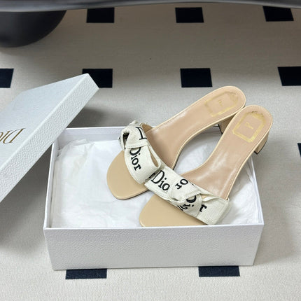 DIOR 26S J'ADIOR HEELED SLIDE 35MM IN BEIGE AND WHITE EMBROIDERED COTTON
