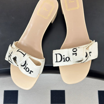 DIOR 26S J'ADIOR HEELED SLIDE 35MM IN BEIGE AND WHITE EMBROIDERED COTTON