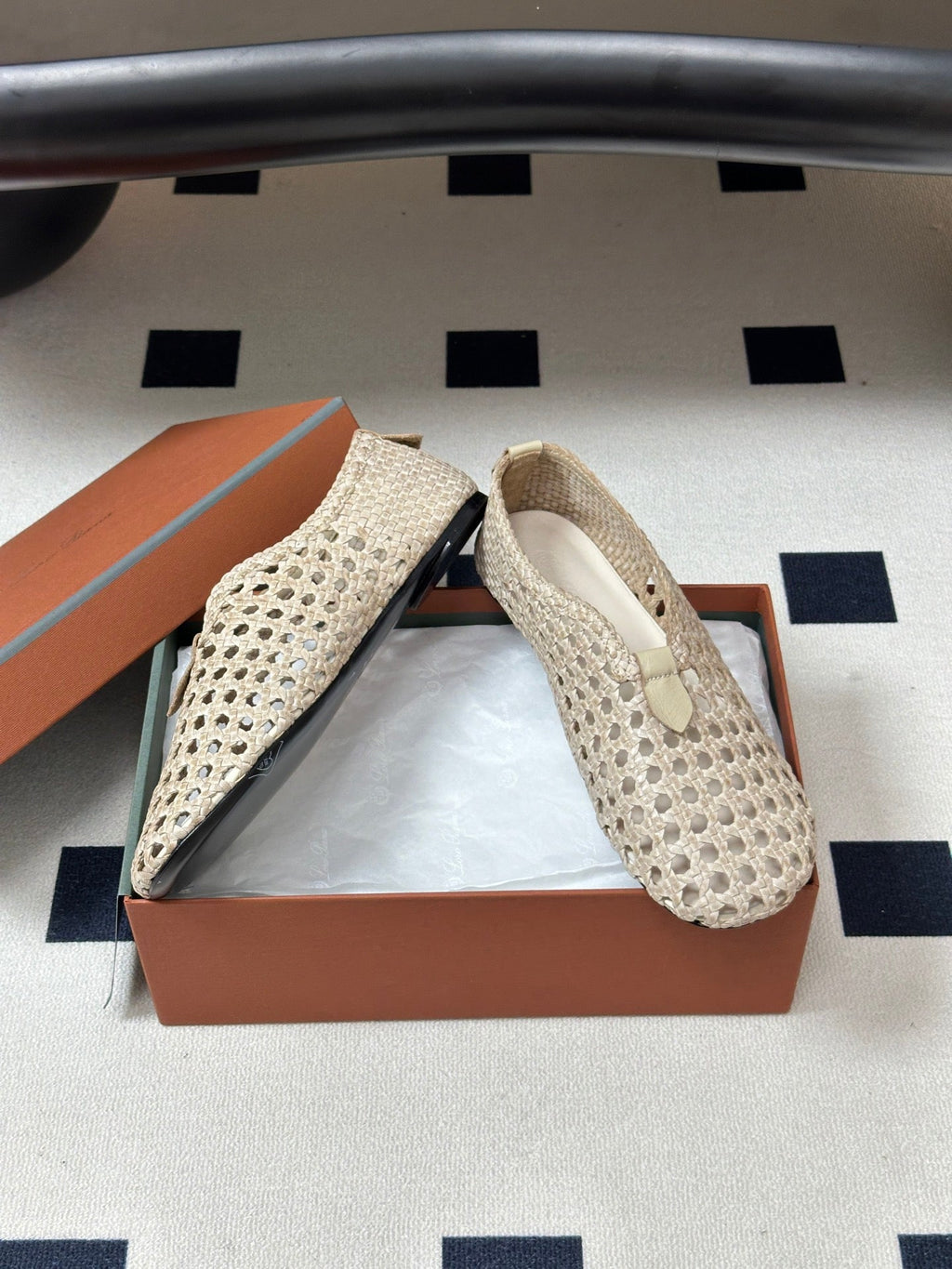 LP 26S BALLET FLATS IN CREAM WHITE CALFSKIN WITH BASKETWEAVE DESIGN