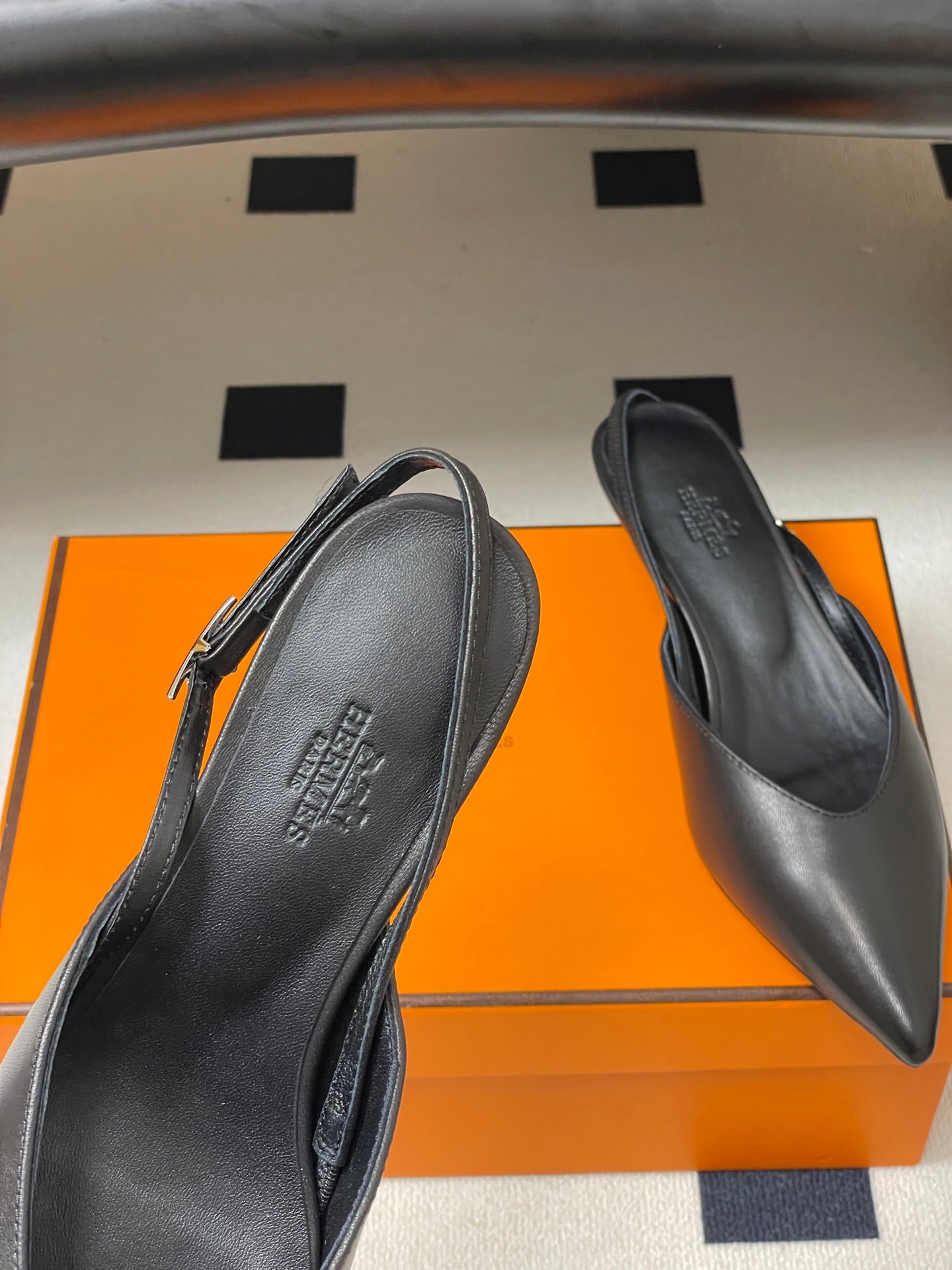 HM 26S NICOLE SLINGBACK 40MM IN BLACK CALFSKIN SILVER HARDWARE