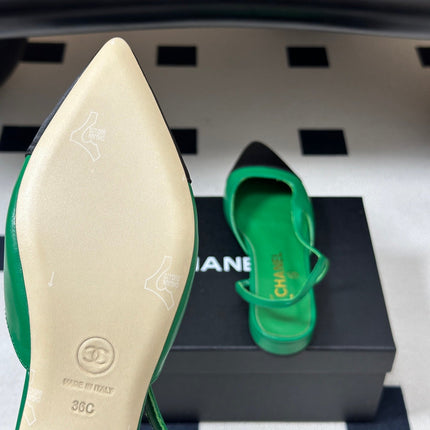 CHANEL 26S POINTED TOE SLINGBACKS IN GREEN LAMBSKIN AND BLACK FABRIC