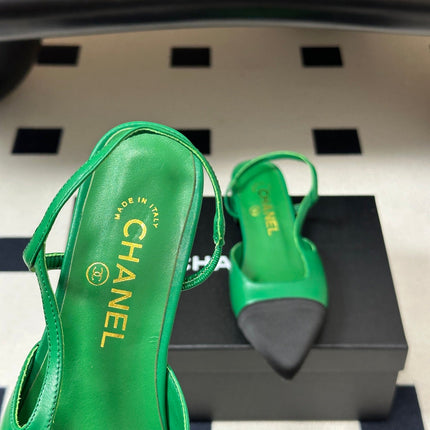 CHANEL 26S POINTED TOE SLINGBACKS IN GREEN LAMBSKIN AND BLACK FABRIC