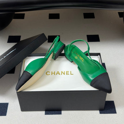 CHANEL 26S POINTED TOE SLINGBACKS IN GREEN LAMBSKIN AND BLACK FABRIC