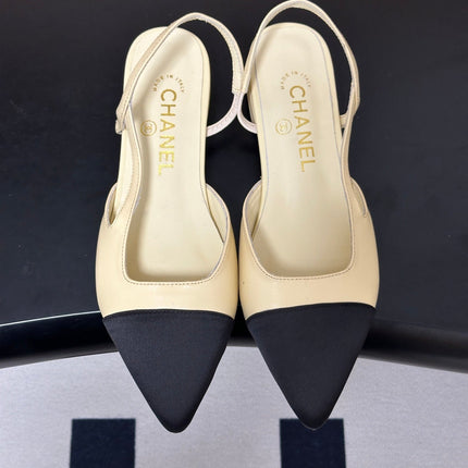 CHANEL 26S POINTED TOE SLINGBACKS IN CREAM LAMBSKIN AND BLACK FABRIC