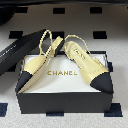 CHANEL 26S POINTED TOE SLINGBACKS IN CREAM LAMBSKIN AND BLACK FABRIC