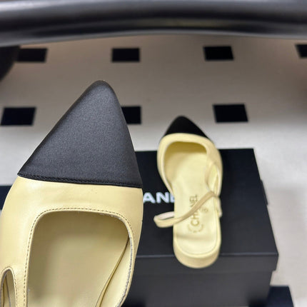 CHANEL 26S POINTED TOE SLINGBACKS IN CREAM LAMBSKIN AND BLACK FABRIC