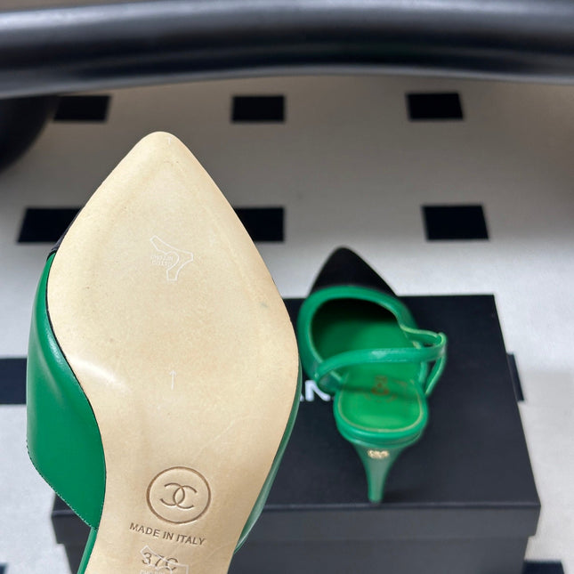 CHANEL 26S POINTED TOE HIGH HEEL SLINGBACKS 85 MM IN GREEN LAMBSKIN AND BLACK FABRIC