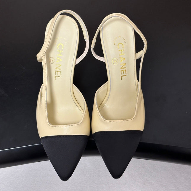 CHANEL 26S POINTED TOE HIGH HEEL SLINGBACKS 85 MM IN CREAM LAMBSKIN AND BLACK FABRIC