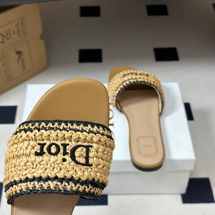 DIOR 26S FLAT SLIDE SANDALS IN BEIGE RAFFIA