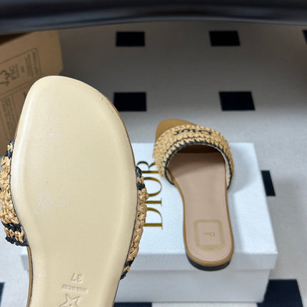 DIOR 26S FLAT SLIDE SANDALS IN BEIGE RAFFIA