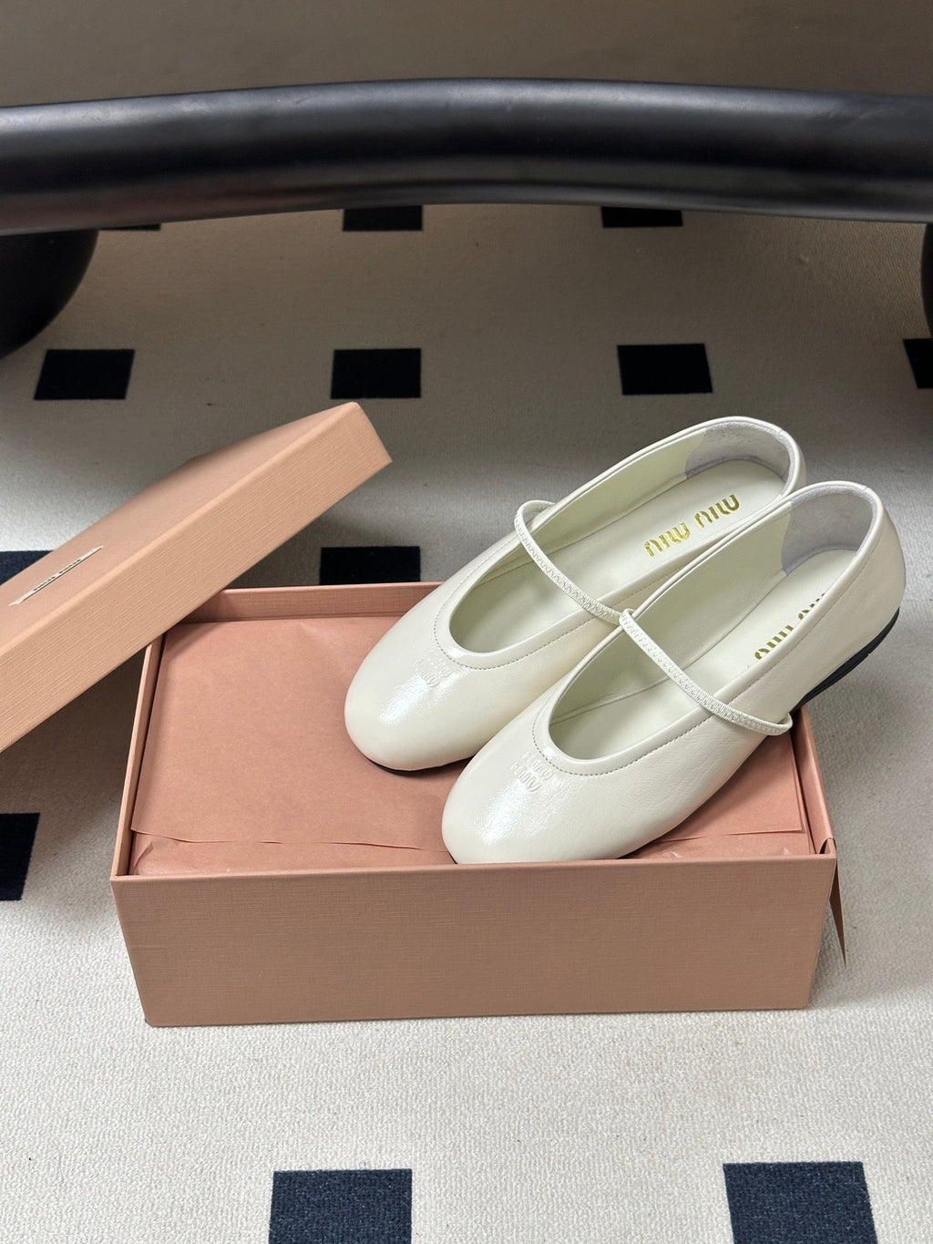 MIUMIU 26S BALLET FLATS IN WHITE LAMBSKIN