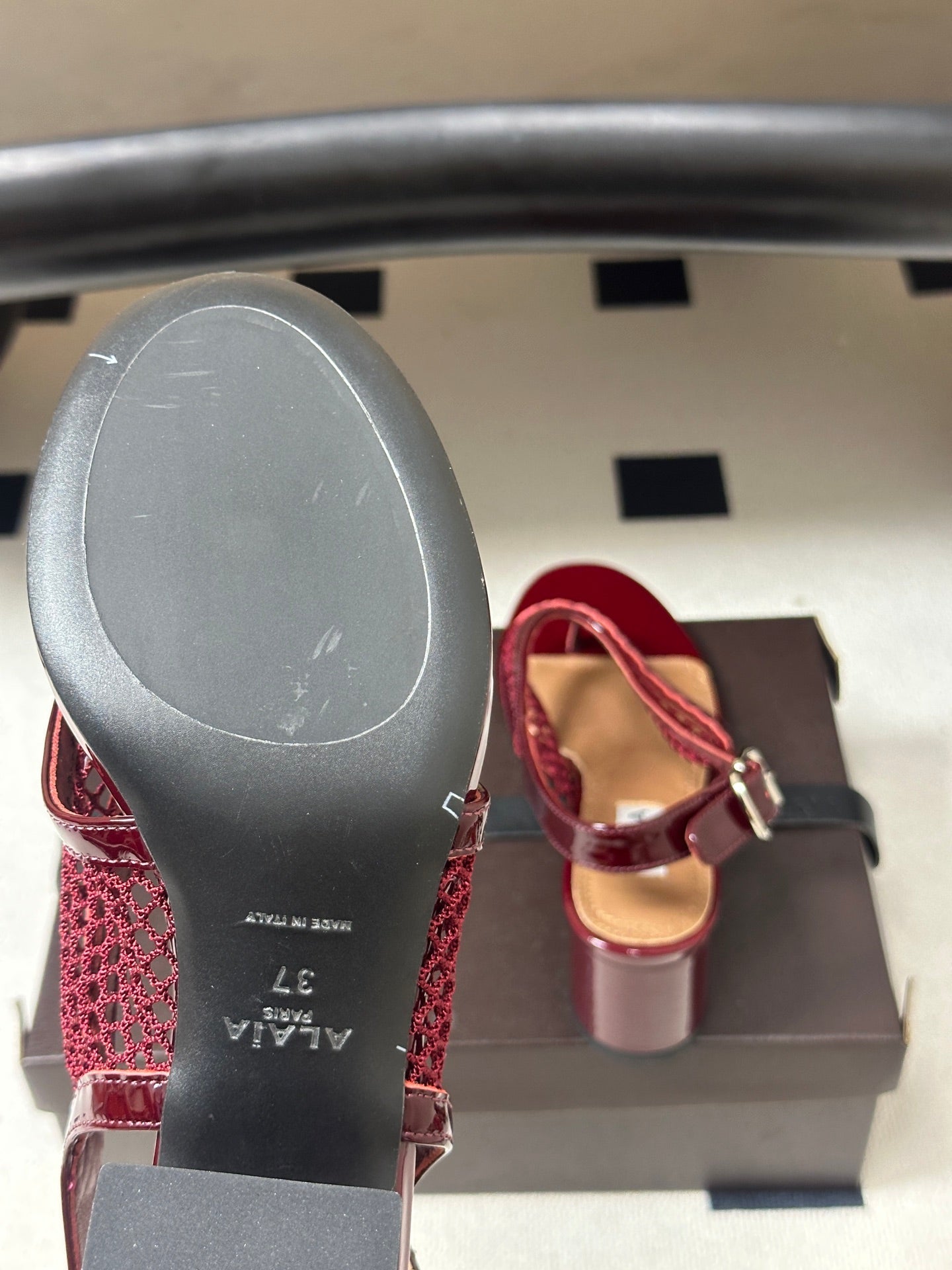 ALAIA 26S MESH THONG HEELS 55 MM IN BURGUNDY PATENT CALFSKIN