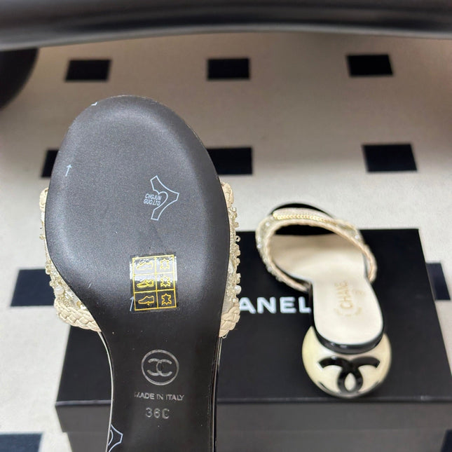 CHANEL 26S PEARL EMBELLISHED FLAT SANDALS IN WHITE LEATHER AND EMBROIDERED FABRIC