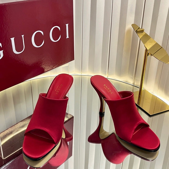 GUCCI 26S HIGH-HEELED SANDALS 100 MM IN RED SATIN