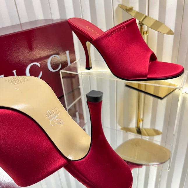 GUCCI 26S HIGH-HEELED SANDALS 100 MM IN RED SATIN
