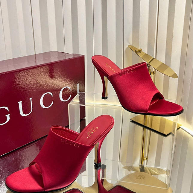GUCCI 26S HIGH-HEELED SANDALS 100 MM IN RED SATIN