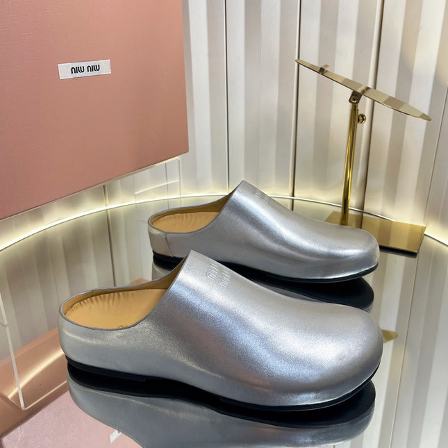 MIUMIU 26S CLOG MULES IN SILVER CALFSKIN