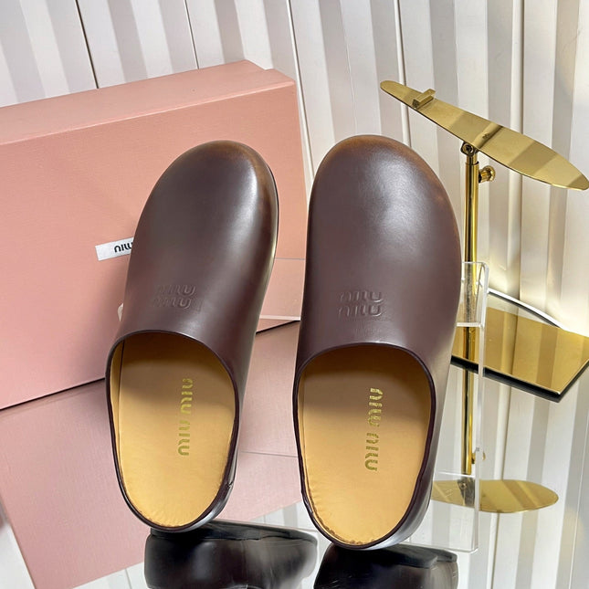 MIUMIU 26S CLOG MULES IN DARK BROWN CALFSKIN