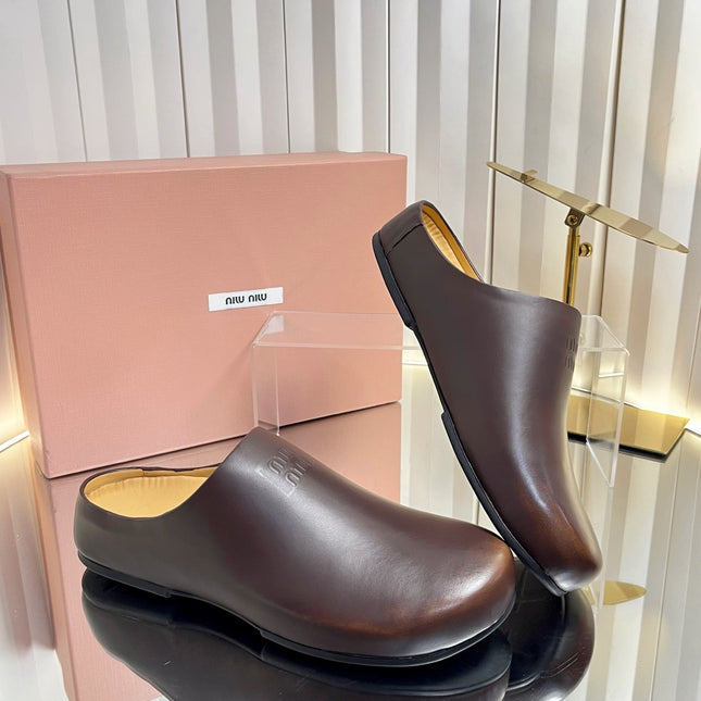 MIUMIU 26S CLOG MULES IN DARK BROWN CALFSKIN