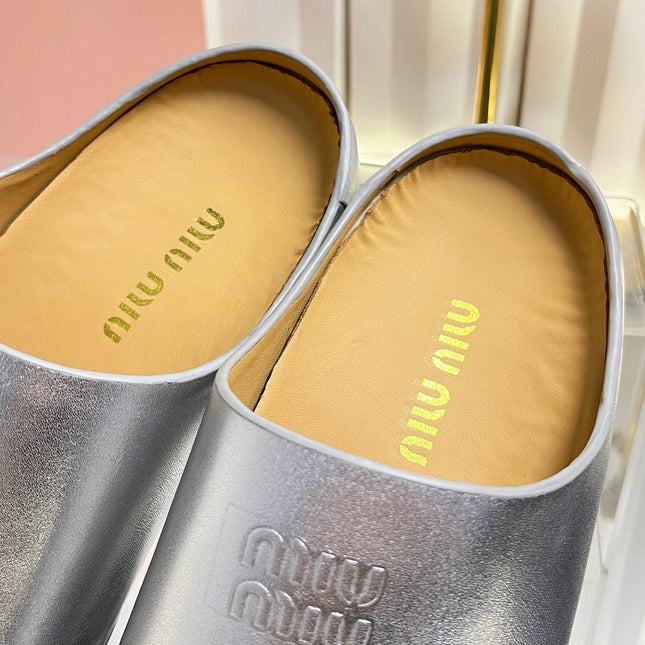 MIUMIU 26S CLOG MULES IN SILVER CALFSKIN
