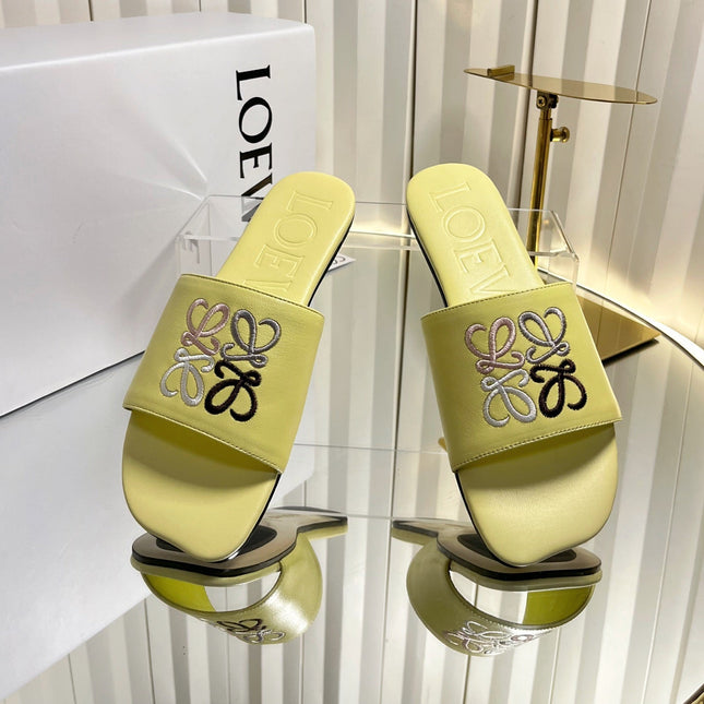 LOEWE 26S LOGO-EMBROIDERED SANDALS IN LIGHT YELLOW CALFSKIN